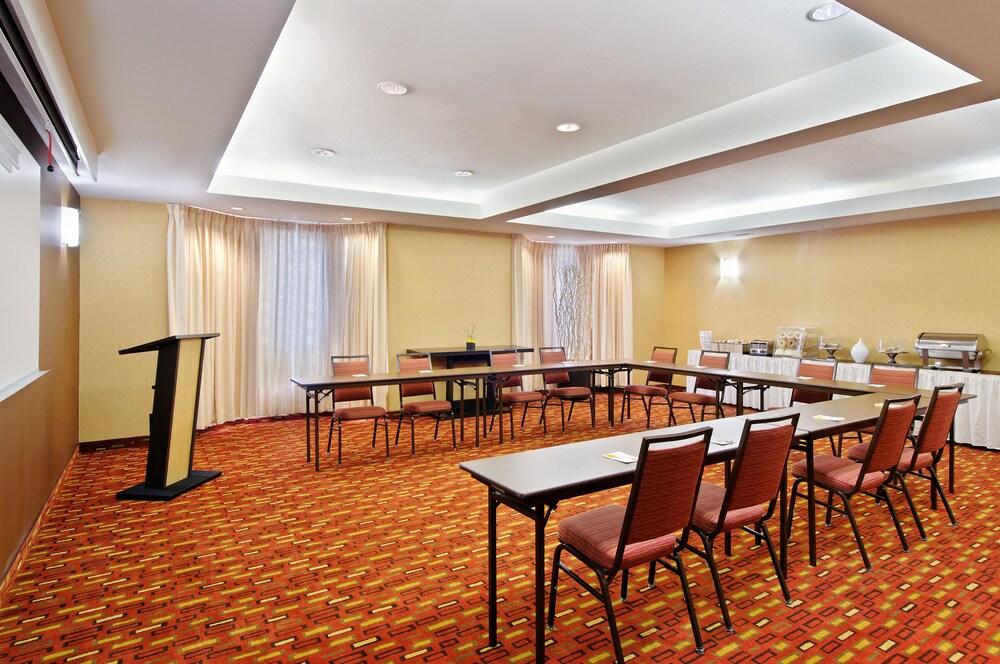Отель Courtyard Sarasota Bradenton Airport Экстерьер фото