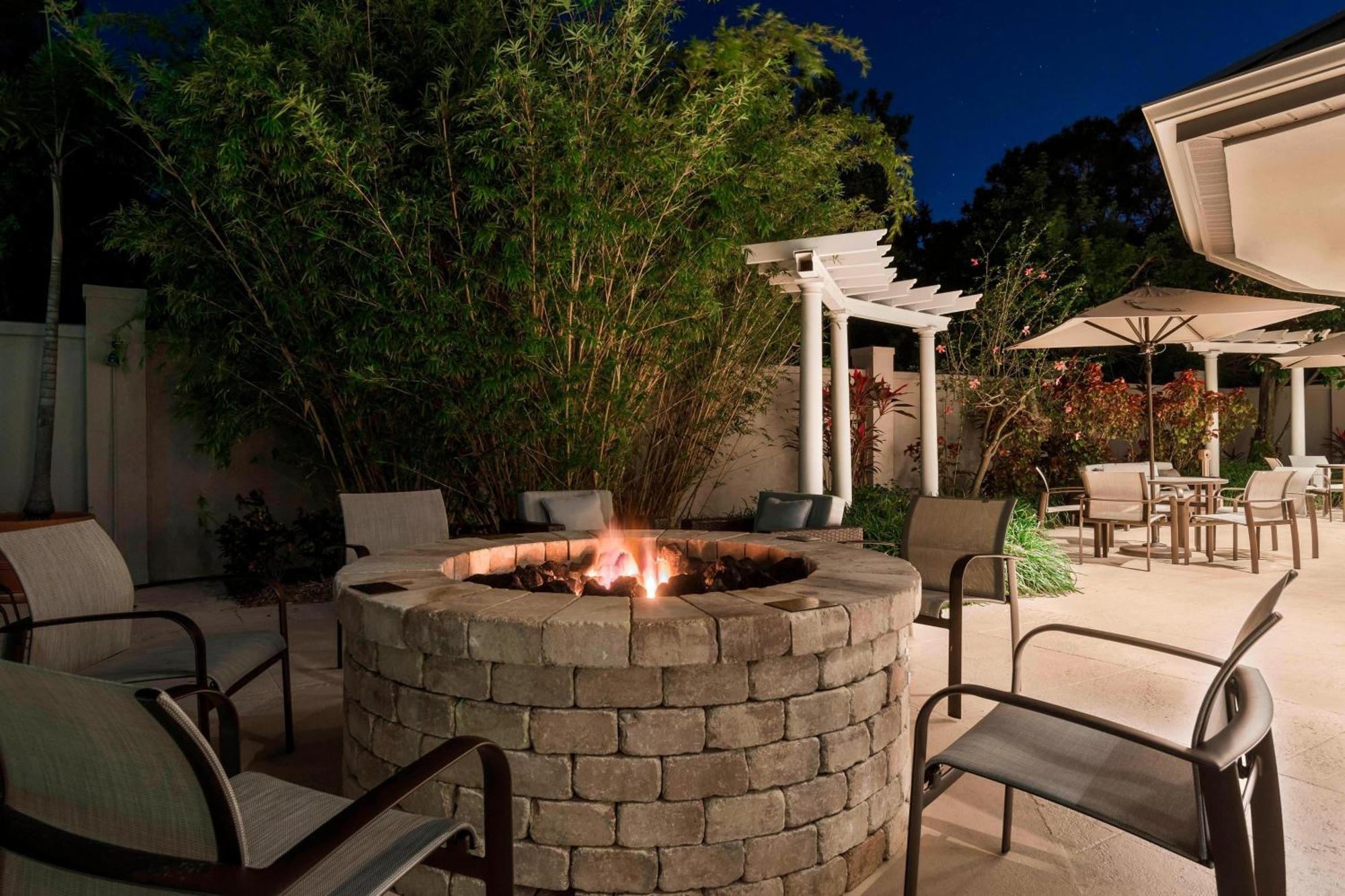Отель Courtyard Sarasota Bradenton Airport Экстерьер фото