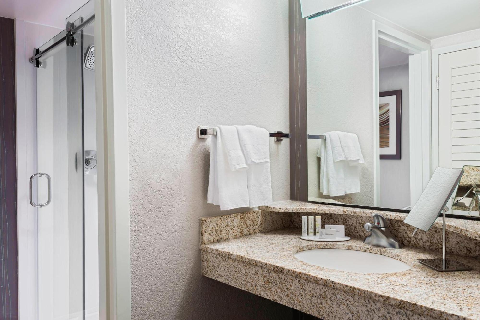 Отель Courtyard Sarasota Bradenton Airport Экстерьер фото