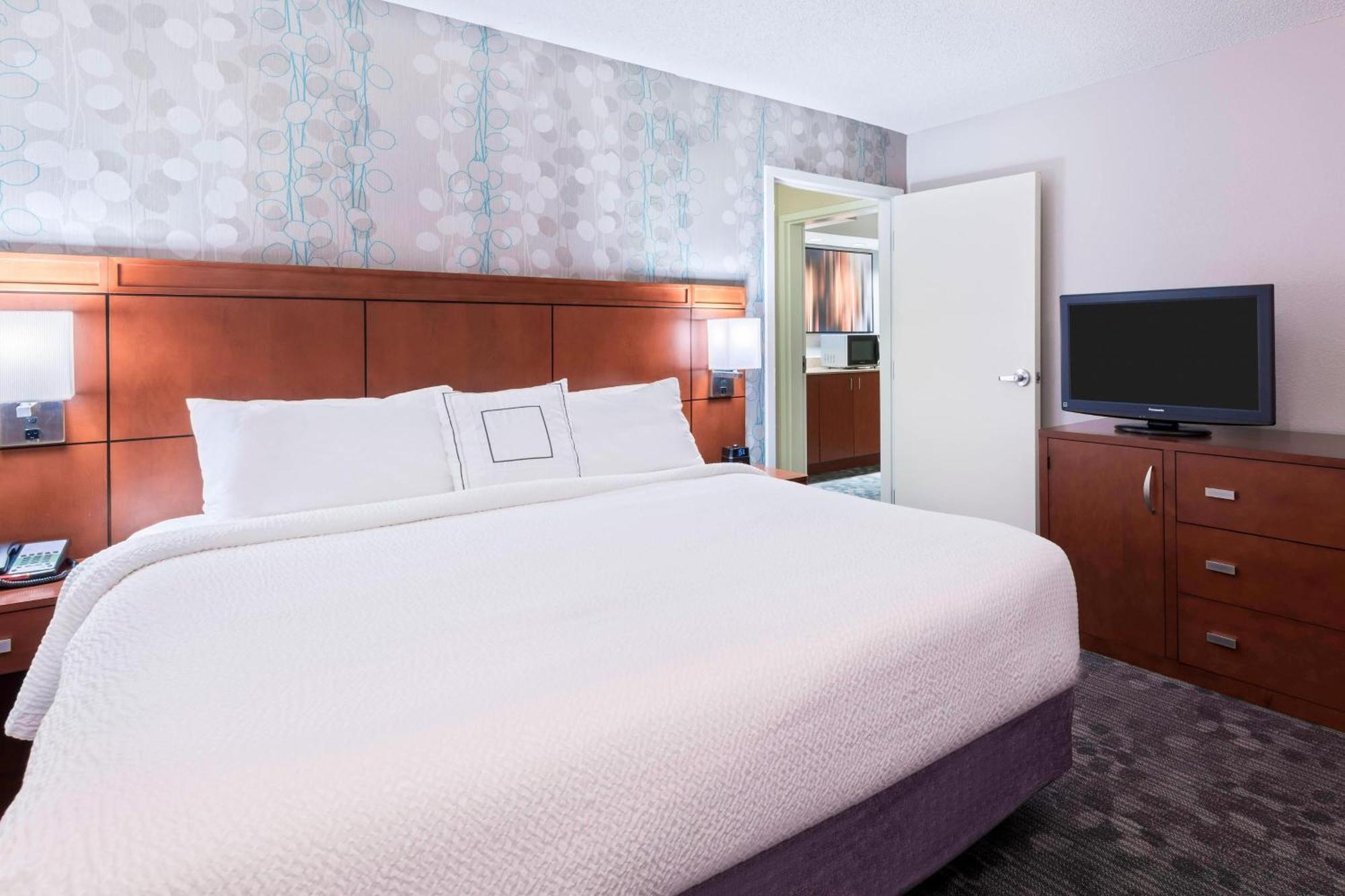 Отель Courtyard Sarasota Bradenton Airport Экстерьер фото