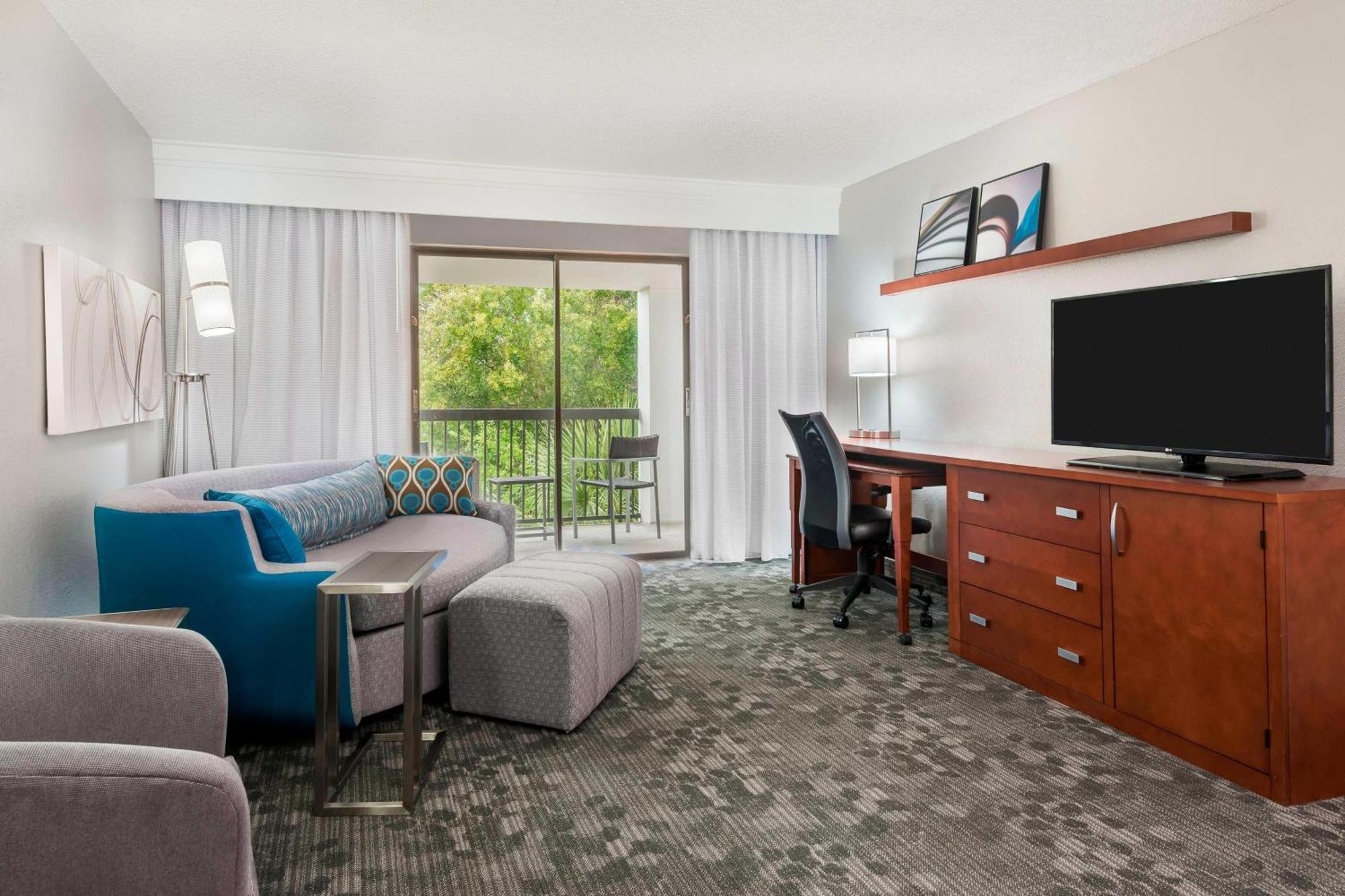 Отель Courtyard Sarasota Bradenton Airport Экстерьер фото