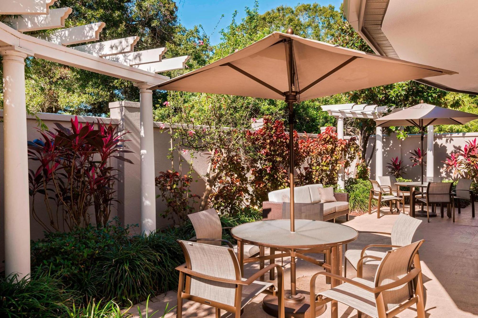 Отель Courtyard Sarasota Bradenton Airport Экстерьер фото