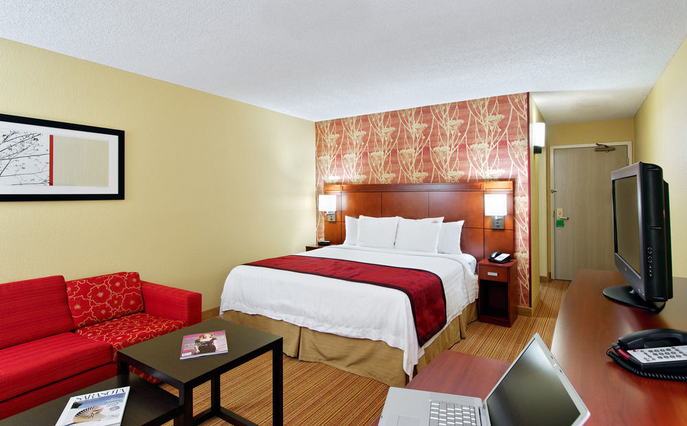 Отель Courtyard Sarasota Bradenton Airport Экстерьер фото