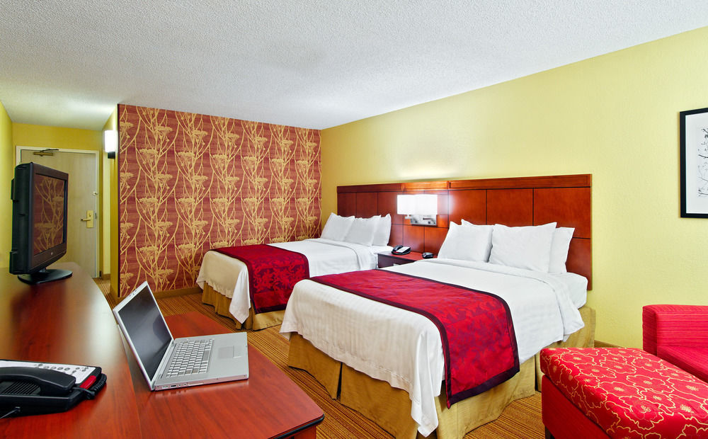 Отель Courtyard Sarasota Bradenton Airport Экстерьер фото