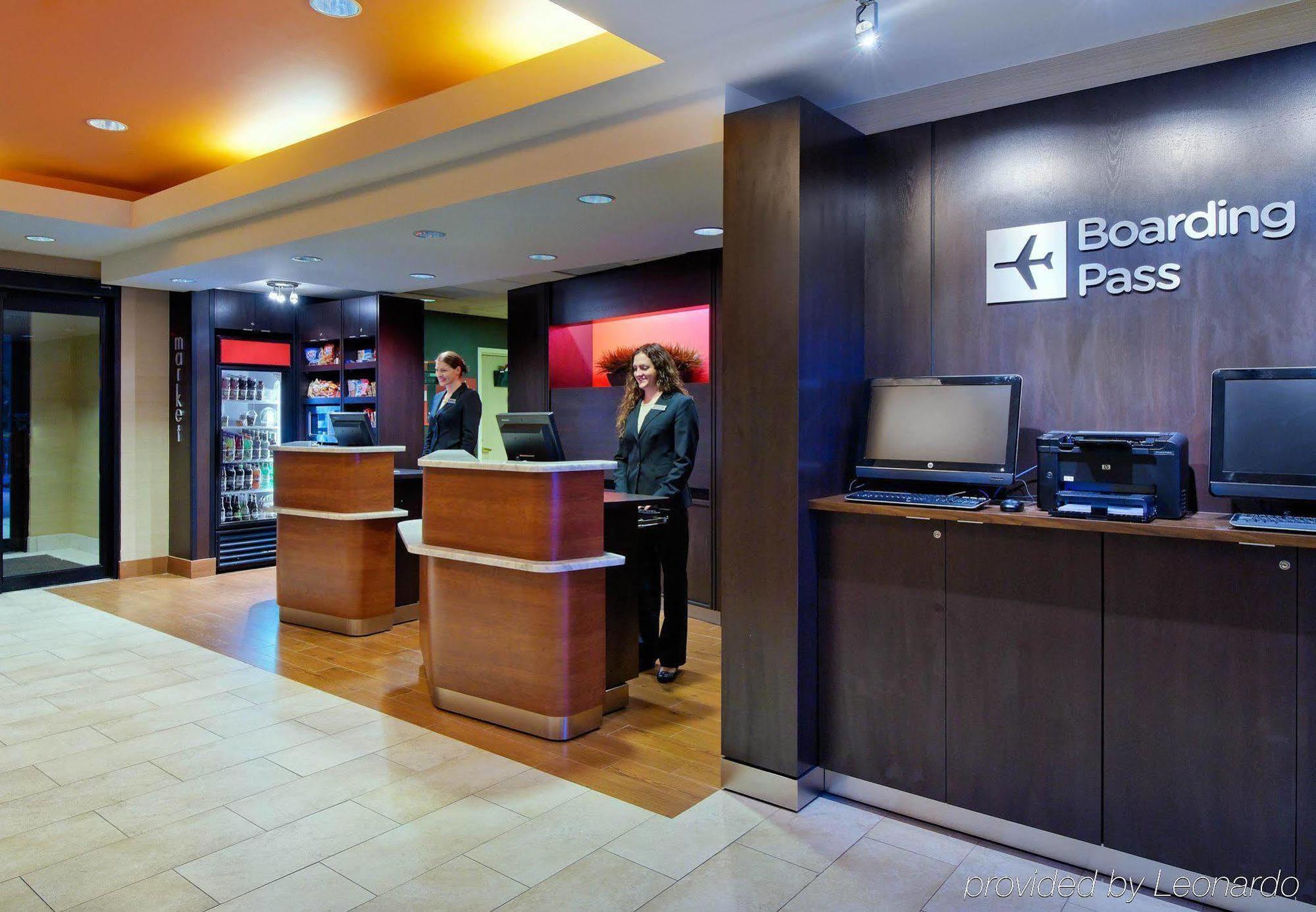Отель Courtyard Sarasota Bradenton Airport Экстерьер фото