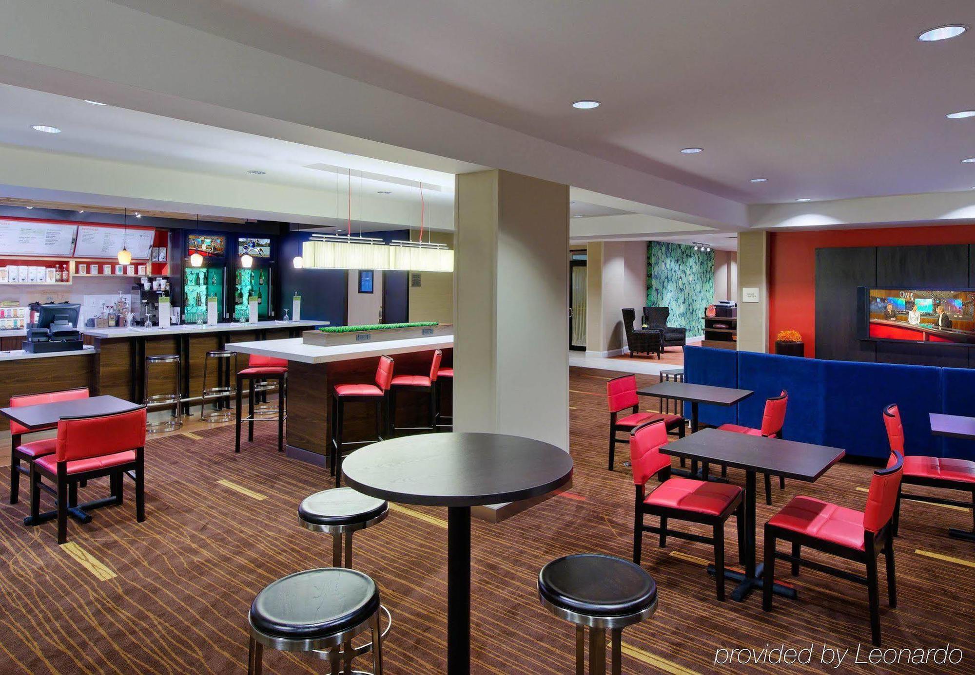 Отель Courtyard Sarasota Bradenton Airport Экстерьер фото