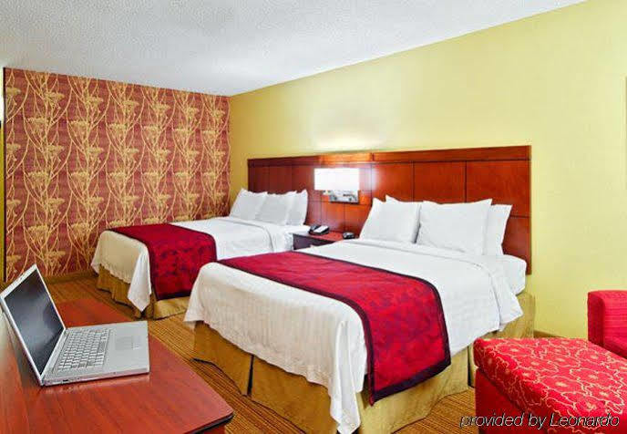 Отель Courtyard Sarasota Bradenton Airport Экстерьер фото