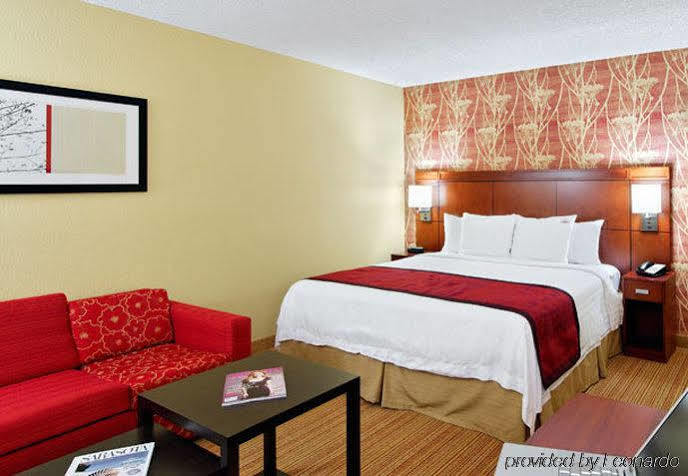 Отель Courtyard Sarasota Bradenton Airport Экстерьер фото