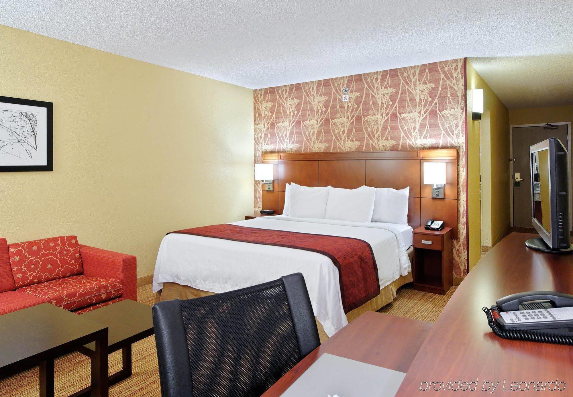 Отель Courtyard Sarasota Bradenton Airport Экстерьер фото