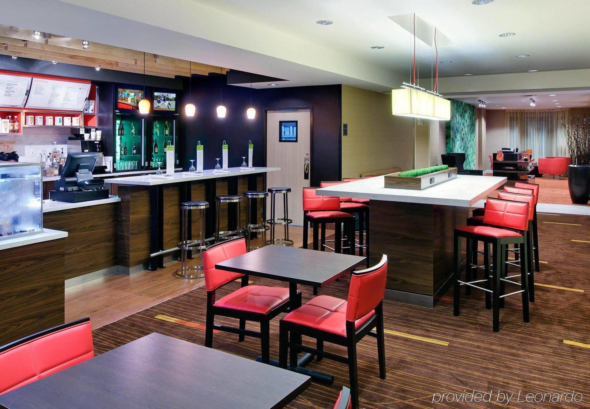 Отель Courtyard Sarasota Bradenton Airport Экстерьер фото