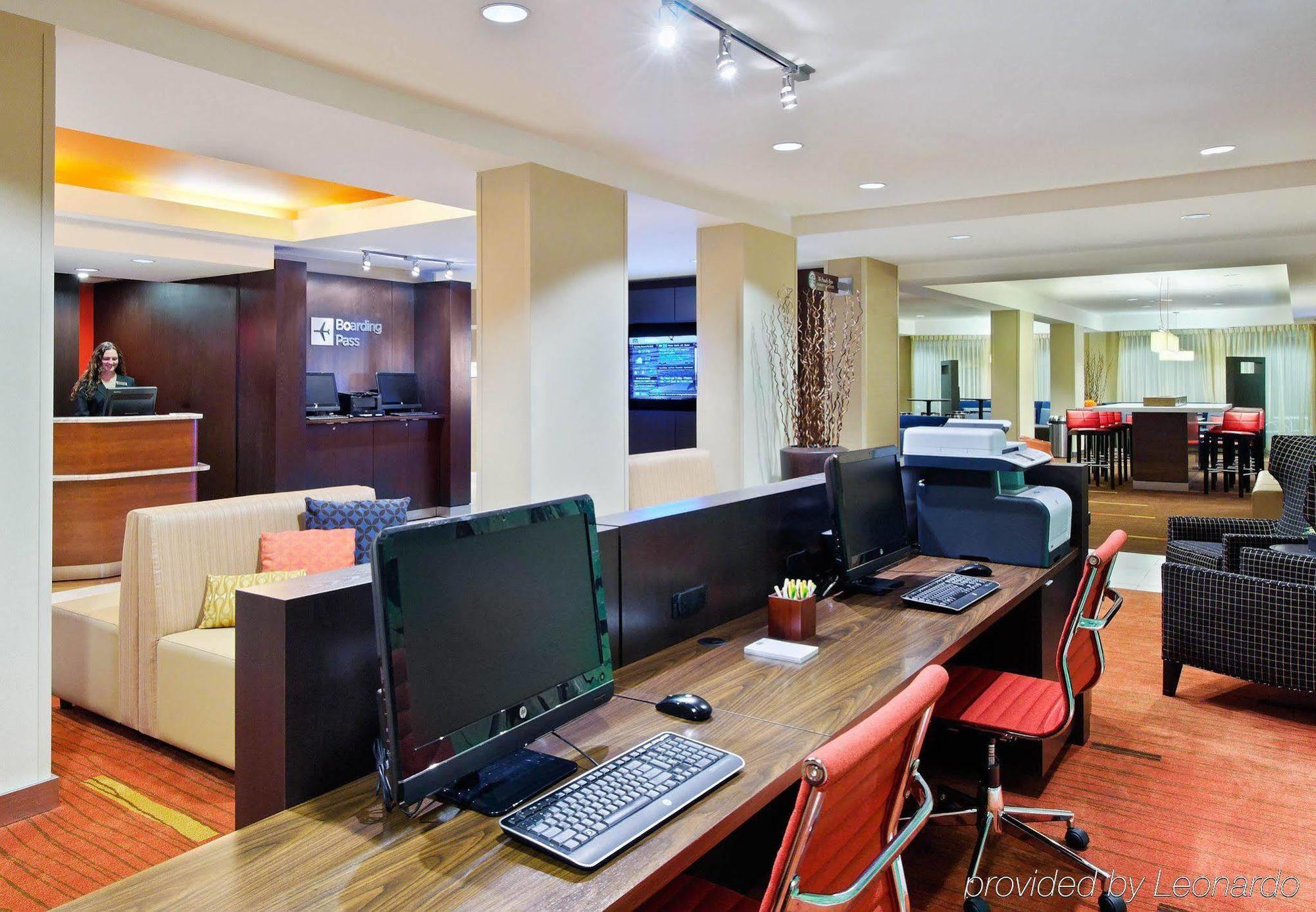 Отель Courtyard Sarasota Bradenton Airport Экстерьер фото