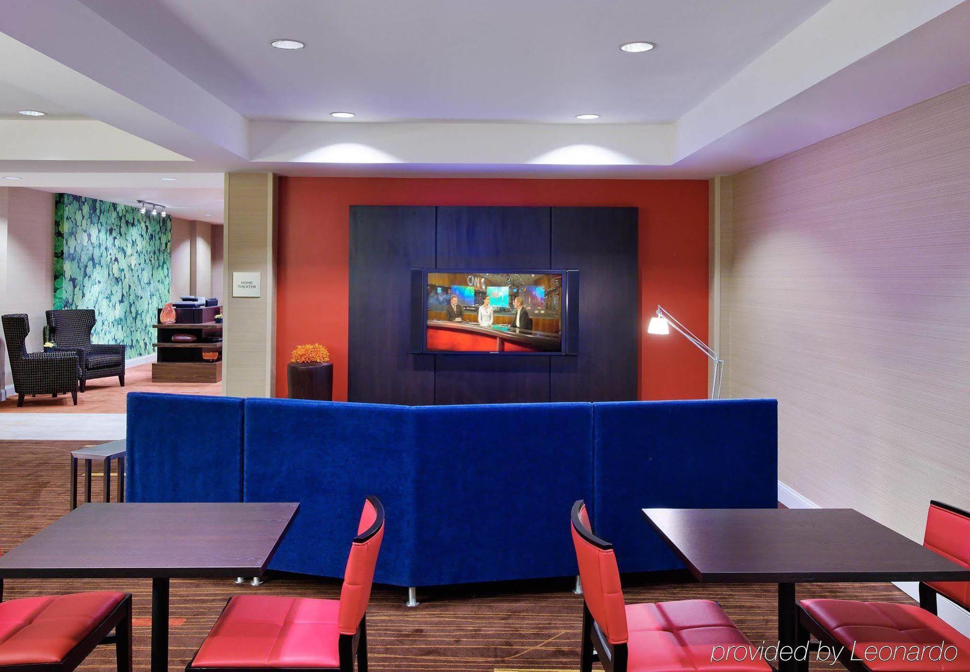 Отель Courtyard Sarasota Bradenton Airport Экстерьер фото