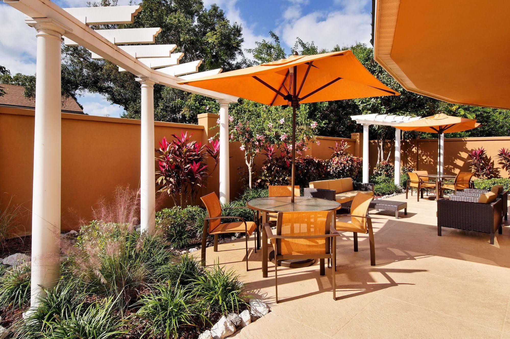 Отель Courtyard Sarasota Bradenton Airport Экстерьер фото