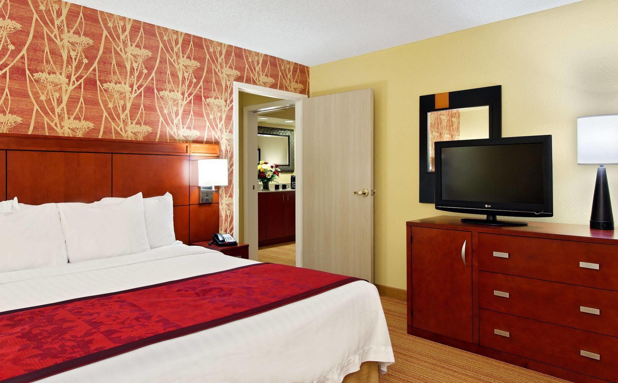 Отель Courtyard Sarasota Bradenton Airport Экстерьер фото