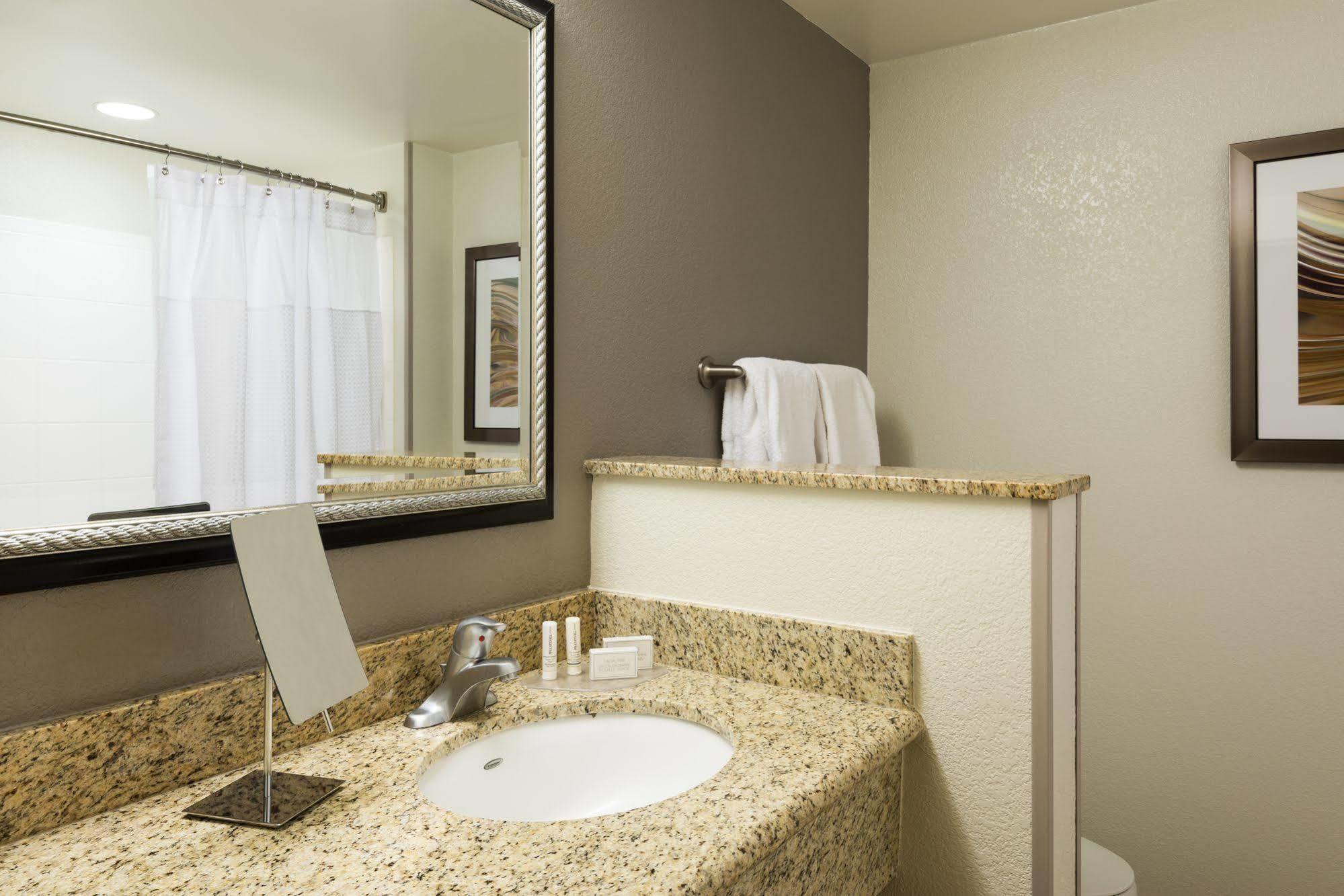 Отель Courtyard Sarasota Bradenton Airport Экстерьер фото
