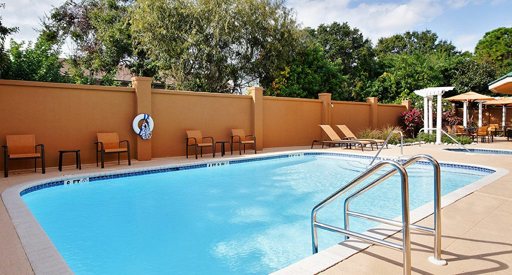Отель Courtyard Sarasota Bradenton Airport Экстерьер фото